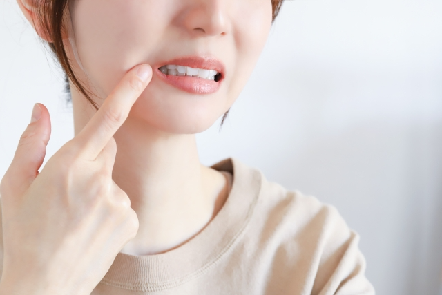 歯ぐきが下がるのはなぜ？意外と多い“歯周病の初期サイン”